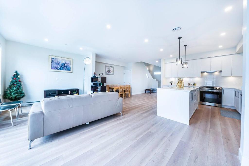 Brand new four bedroom townhome photo 3