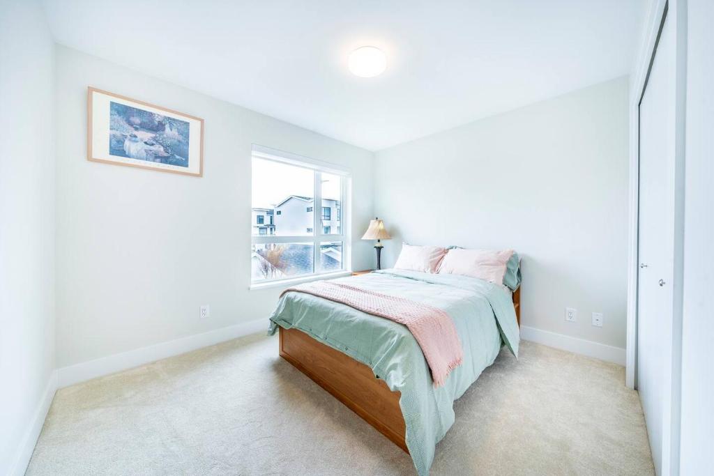 Brand new four bedroom townhome photo 4