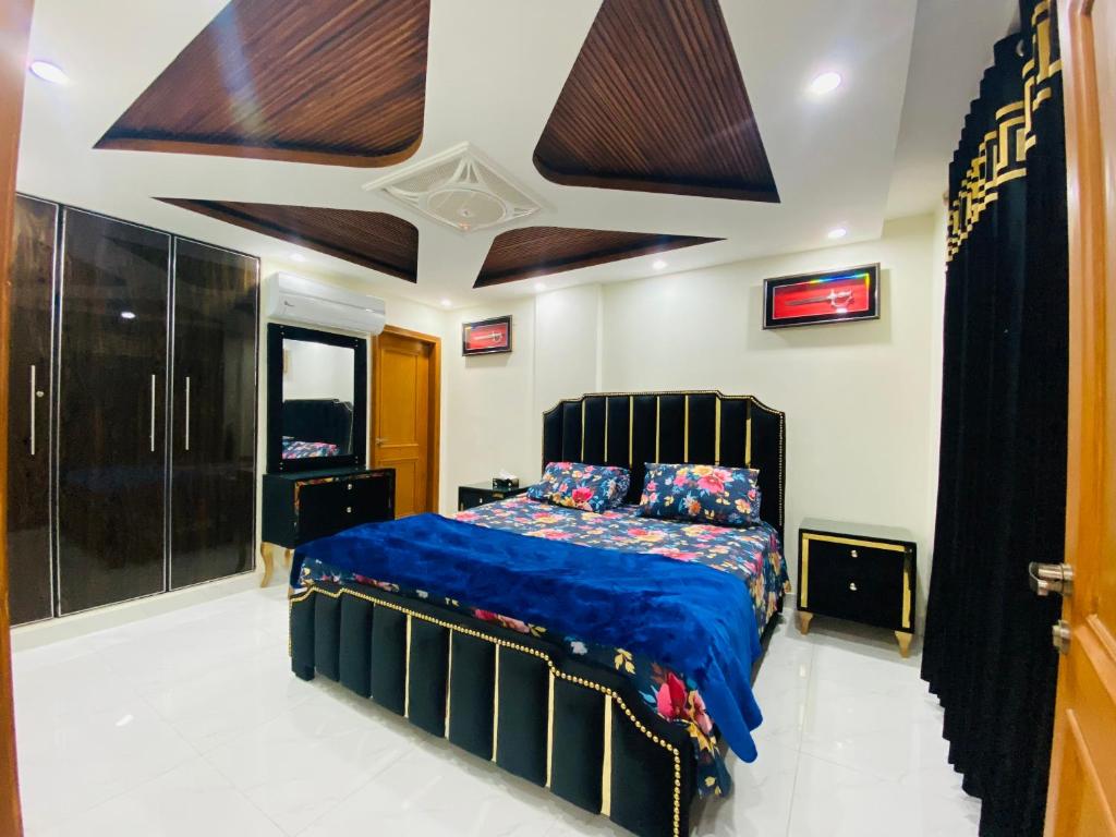 Luxury Apartment in Bahria Town, Lahore photo 3