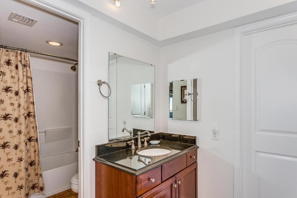 804E Regency Towers photo 4