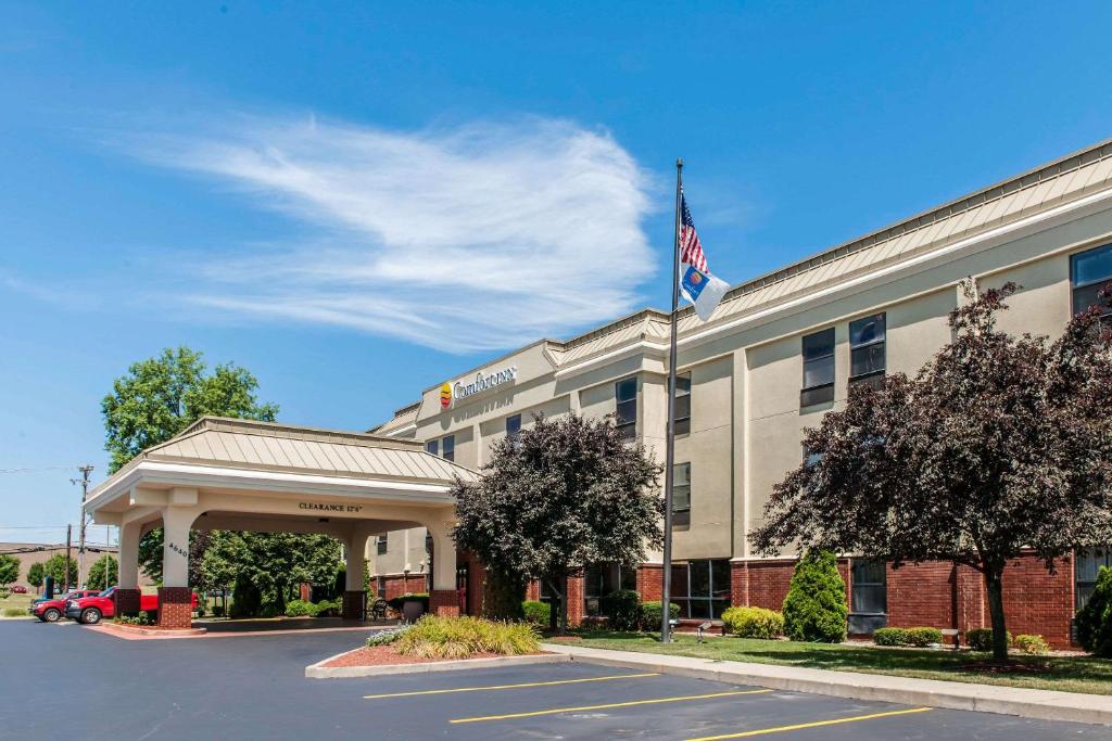 Comfort Inn Blue Ash North image