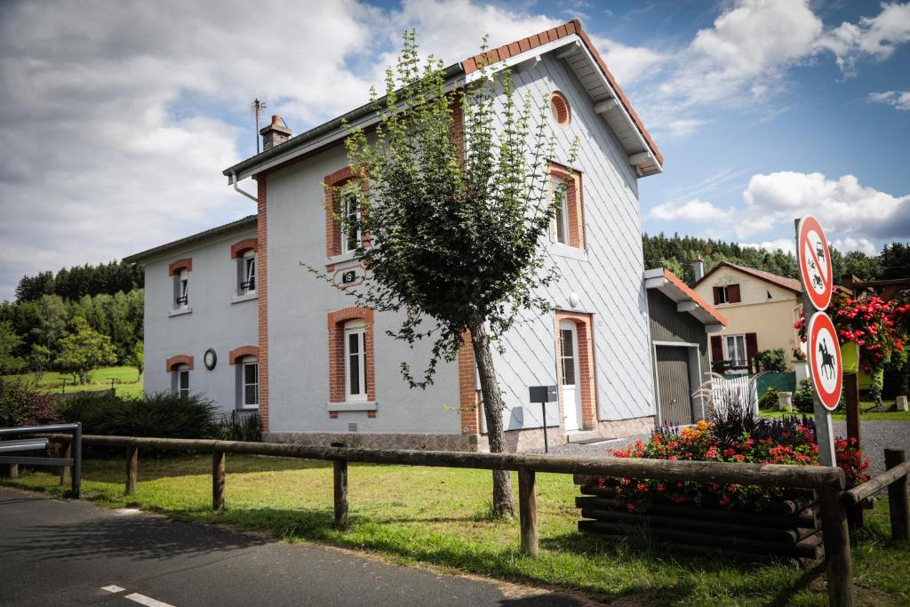 LA HALTE 19