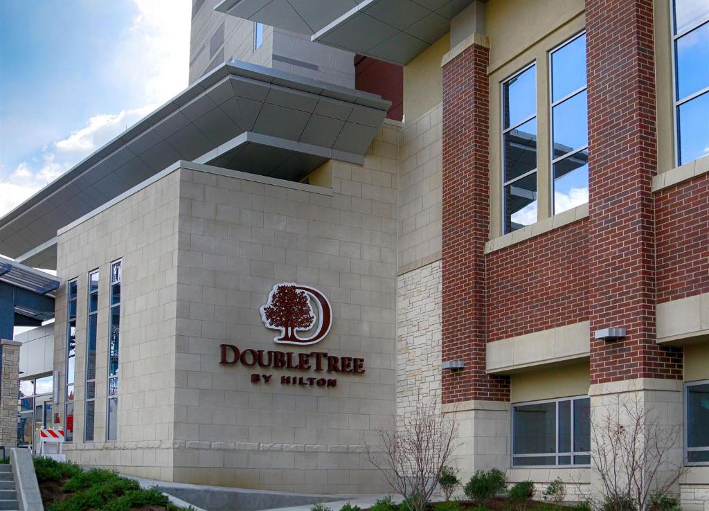 DoubleTree by Hilton Lawrenceburg photo 1