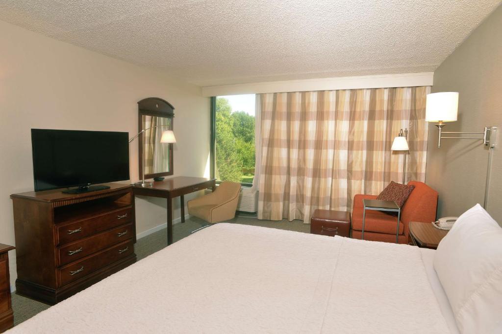 Hampton Inn Springfield-South photo 1