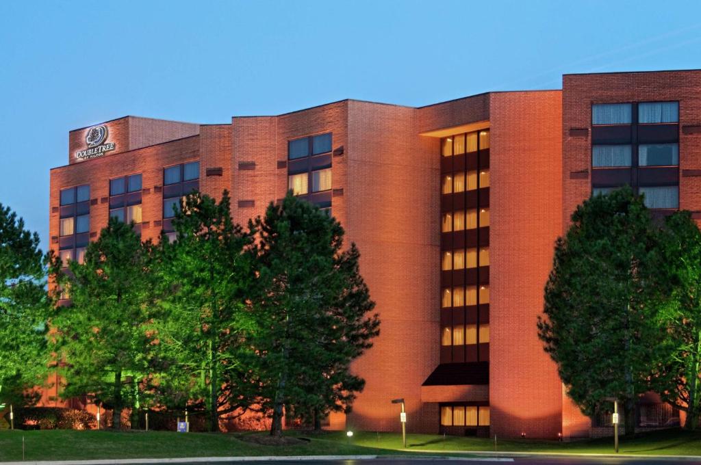 DoubleTree by Hilton Lisle Naperville image