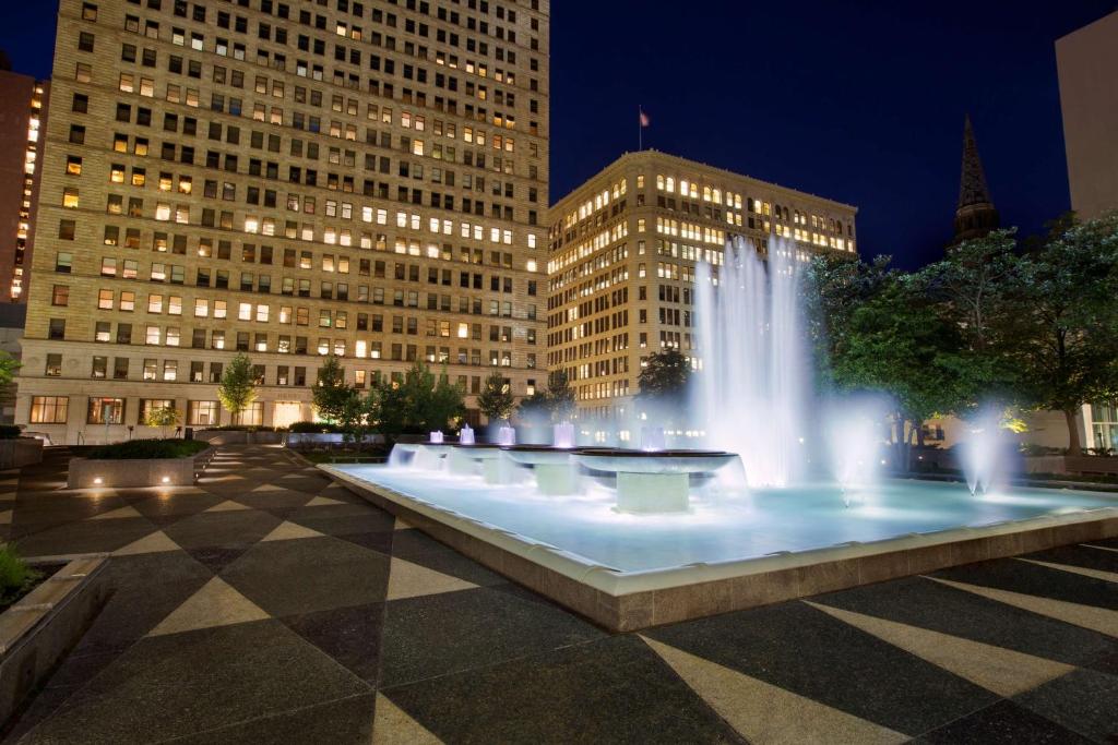 Embassy Suites Pittsburgh-Downtown photo 1