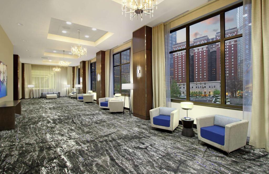 Embassy Suites Pittsburgh-Downtown photo 3