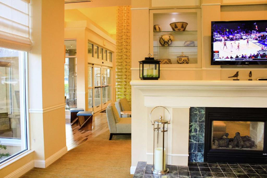 Hilton Garden Inn Redding photo 2