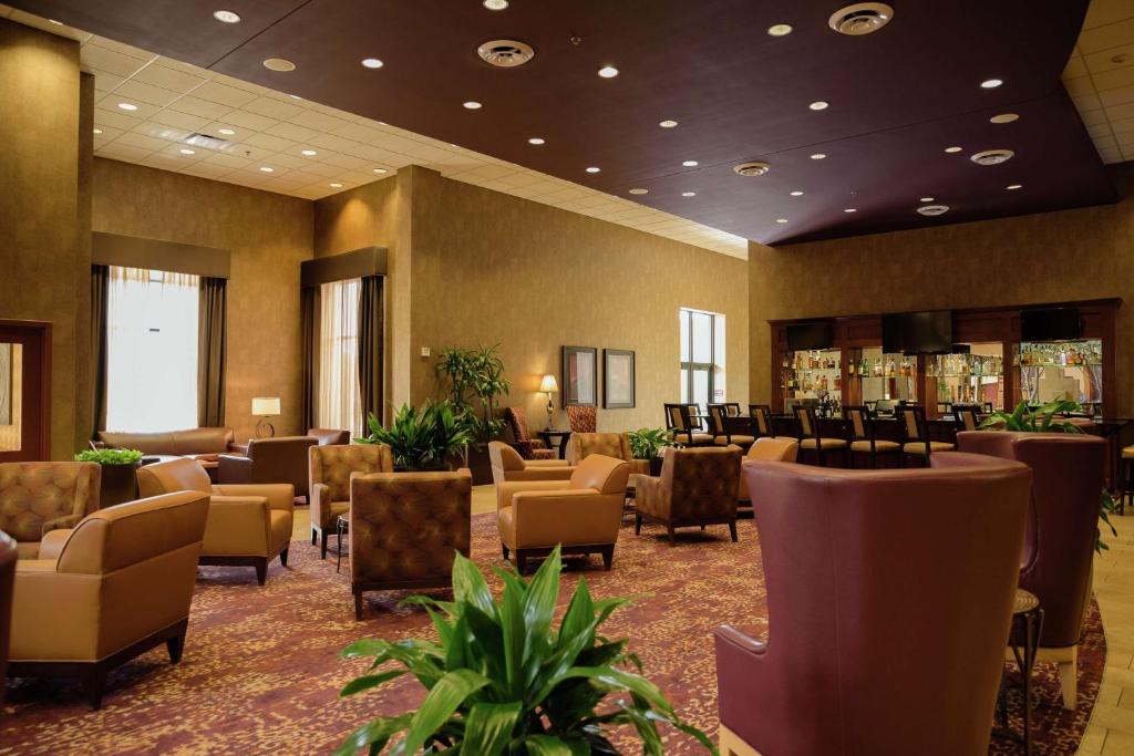 Embassy Suites by Hilton Minneapolis North photo 3