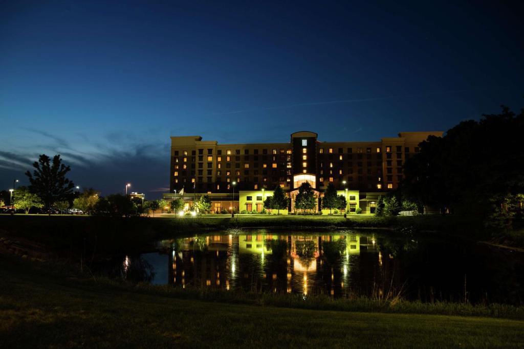 Embassy Suites by Hilton Minneapolis North photo 1