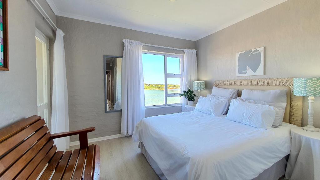 Lagoon & Ocean View Retreat photo 1