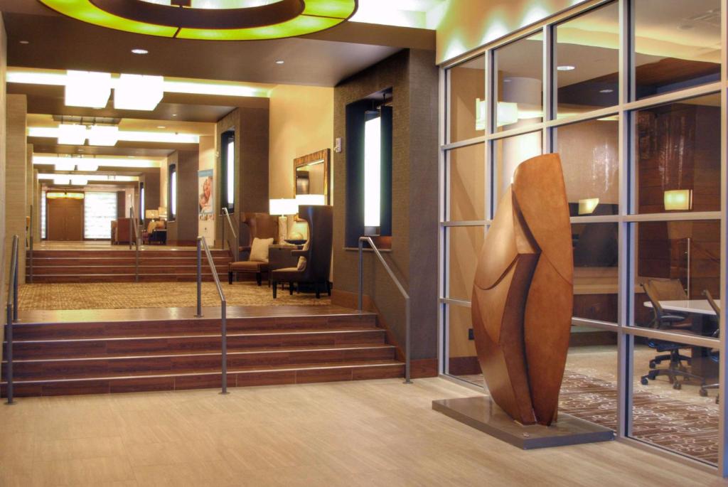 DoubleTree by Hilton Hotel Reading photo 1