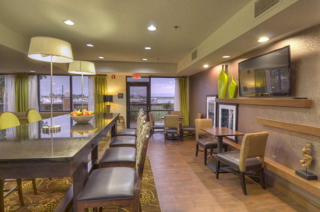 Hampton Inn Georgetown-Marina photo 3