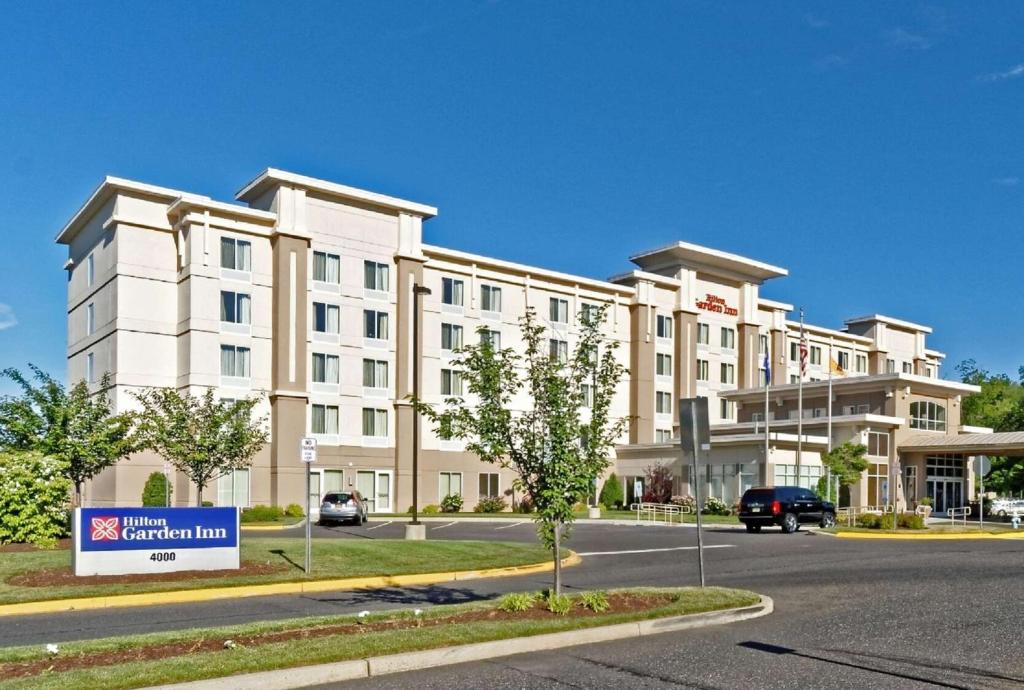 Hilton Garden Inn Mt. Laurel image