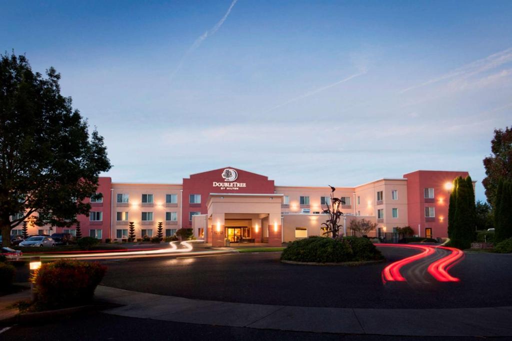 DoubleTree by Hilton Hotel Vancouver image