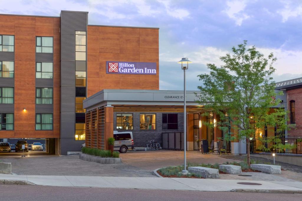 Hilton Garden Inn Burlington Downtown image