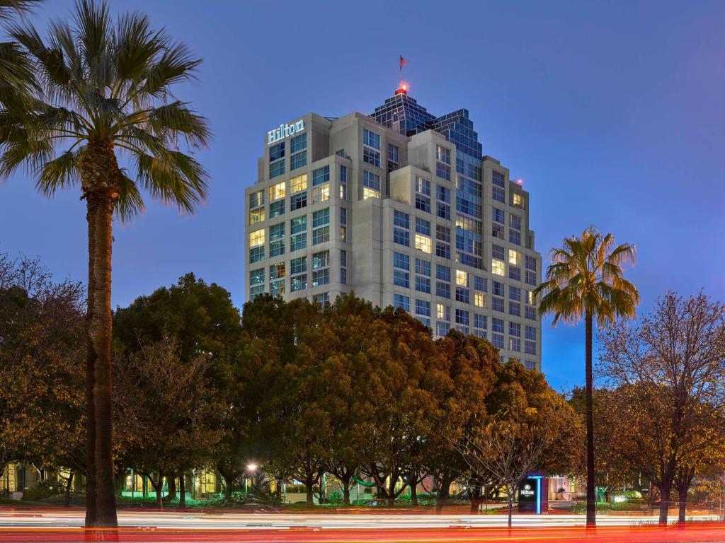 Hilton Los Angeles North/Glendale image