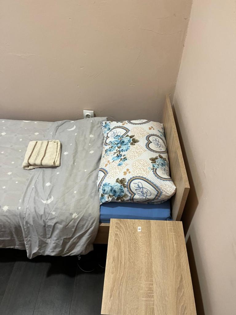 Jacky coffee single room with shared toilet photo 2