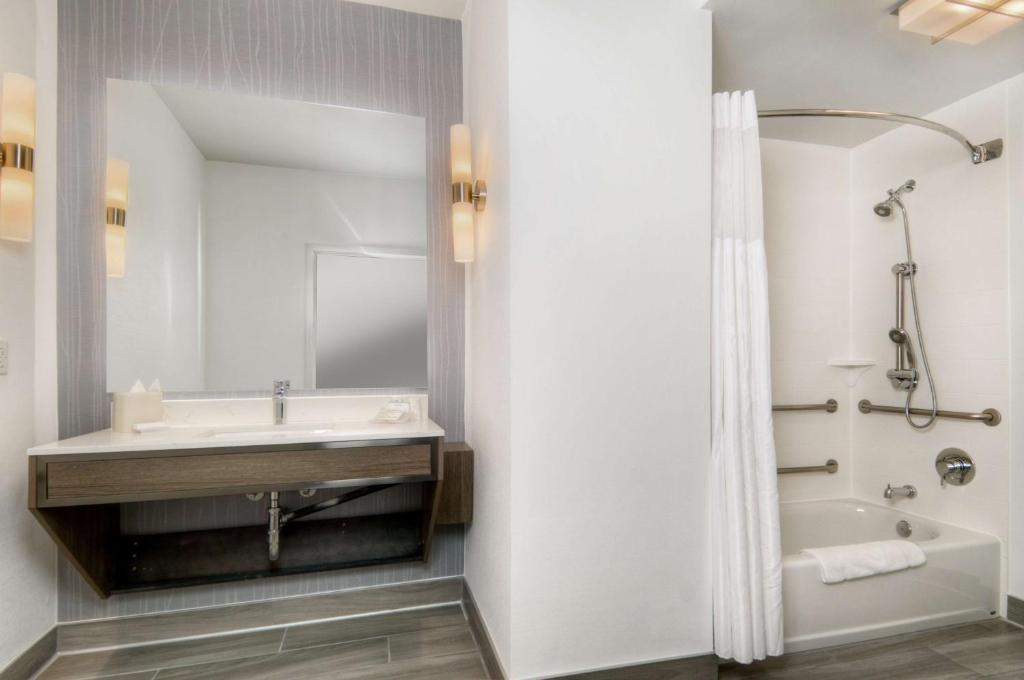 Hilton Garden Inn Livermore - Tap to explore photos