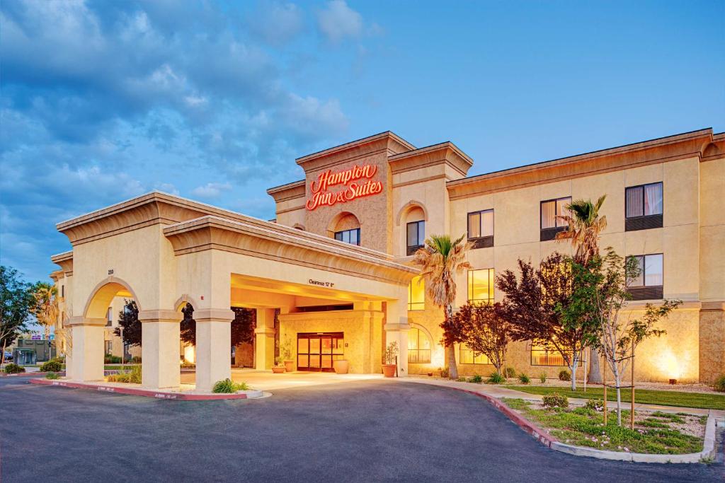 Hampton Inn & Suites Lancaster image
