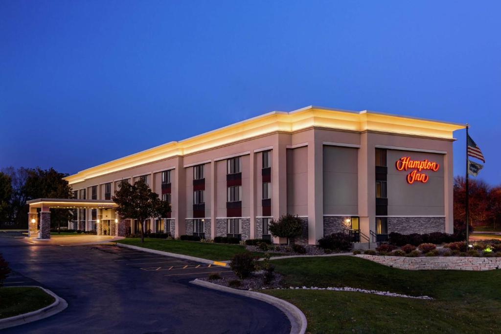 Hampton Inn Milwaukee-Airport image