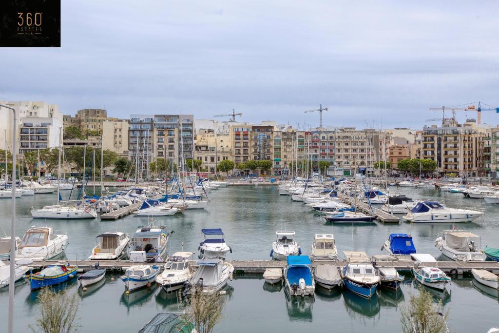 Marina VIEW APT SLPs 9 with private terrace & BBQ by 360 Estates photo 1