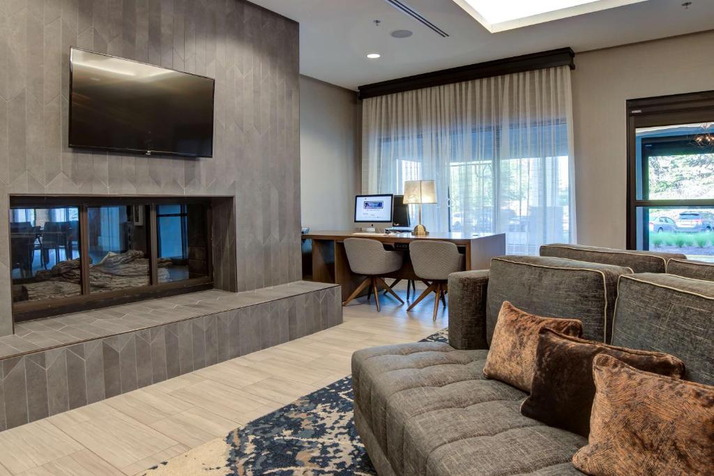 Doubletree by Hilton Harrisonburg photo 3