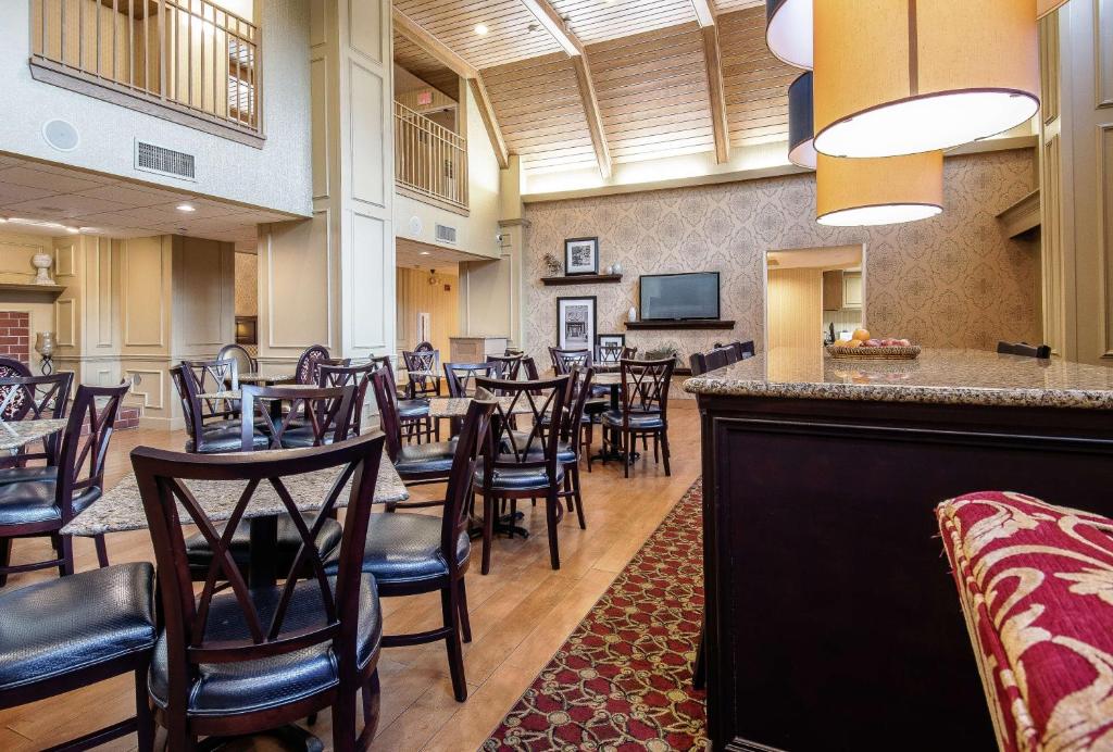 Hampton Inn & Suites Williamsburg-Richmond Road photo 3