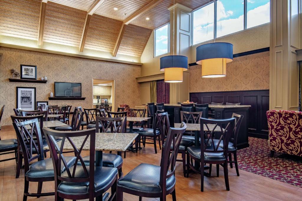 Hampton Inn & Suites Williamsburg-Richmond Road photo 2