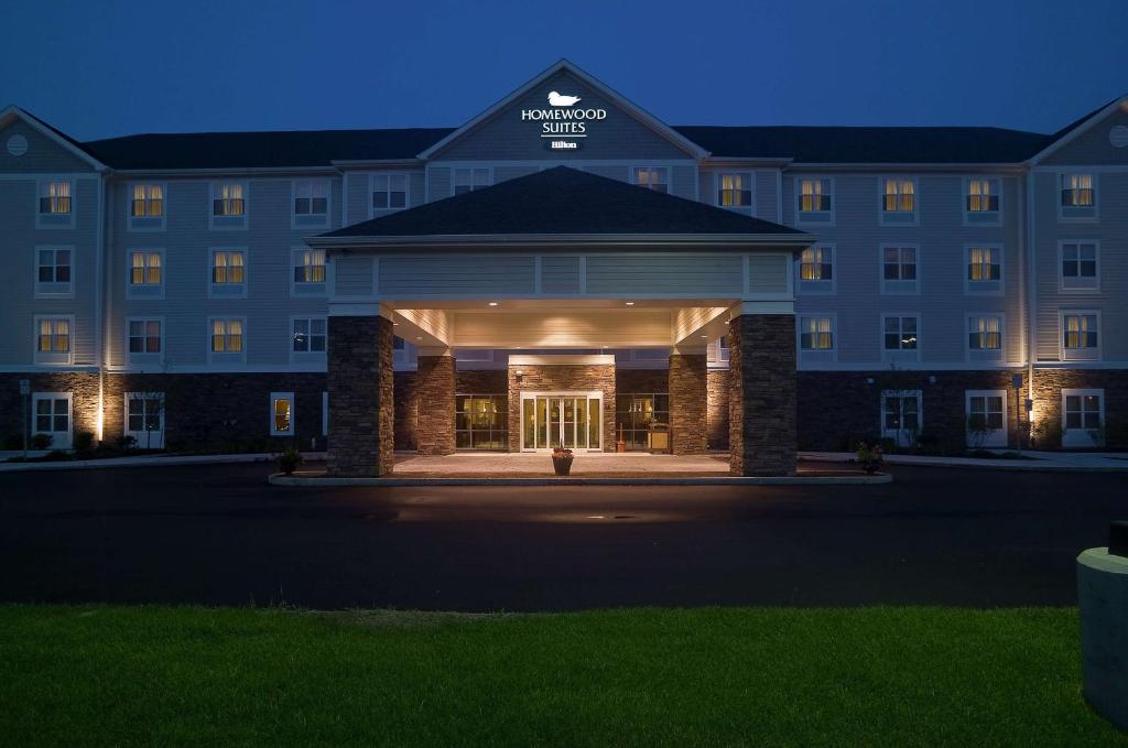 Homewood Suites by Hilton Portland image