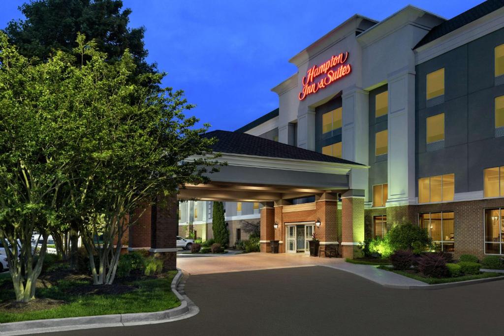 Hampton Inn & Suites Salisbury/Fruitland image