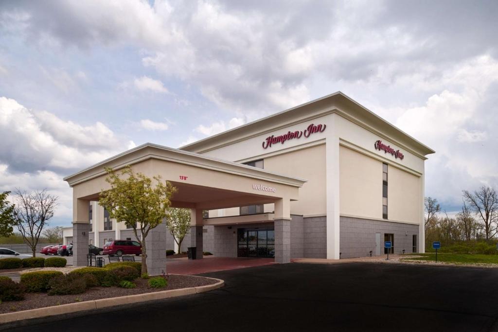 Hampton Inn Shelbyville image