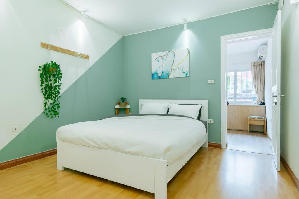 Soft bed, large space, comfortable, central