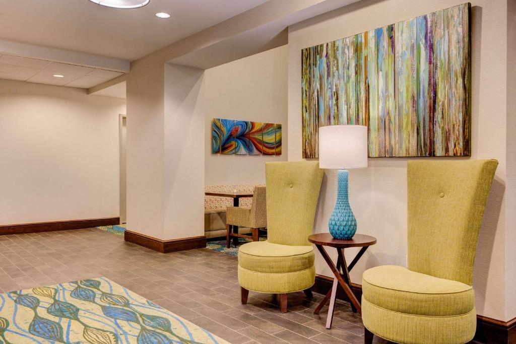 Hampton Inn & Suites Manchester, TN photo 3