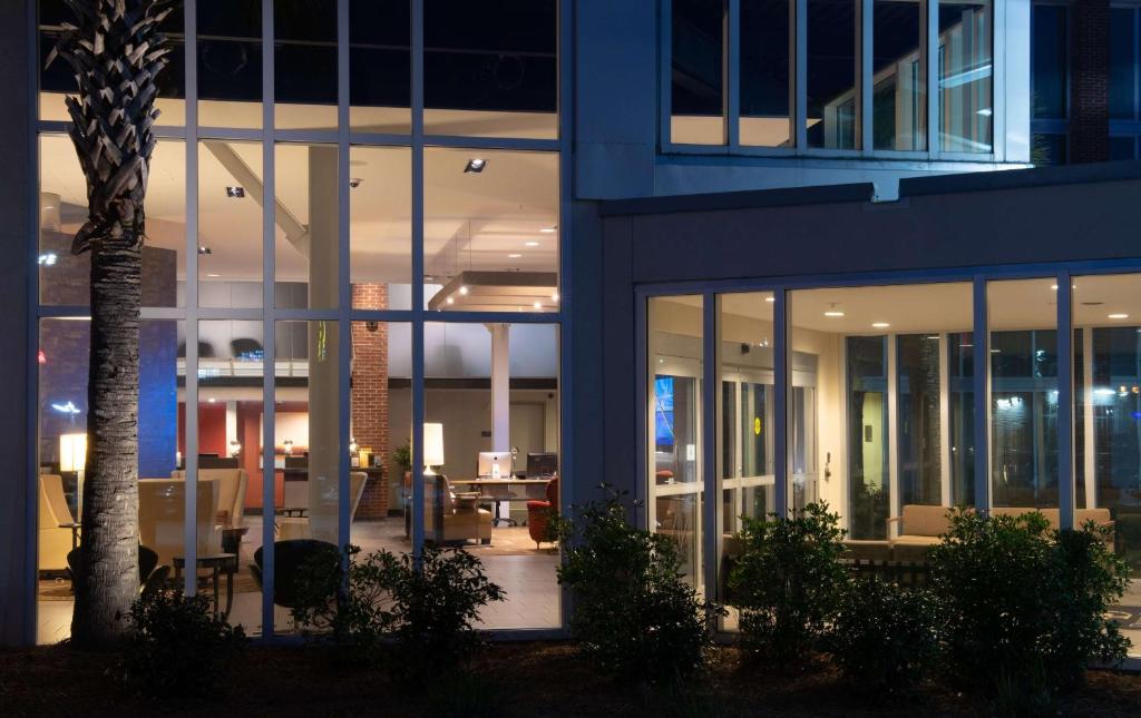 DoubleTree Hotel & Suites Charleston Airport photo 1