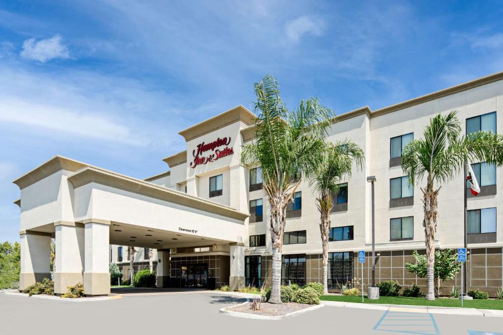 Hampton Inn & Suites Bakersfield/Hwy 58, CA image