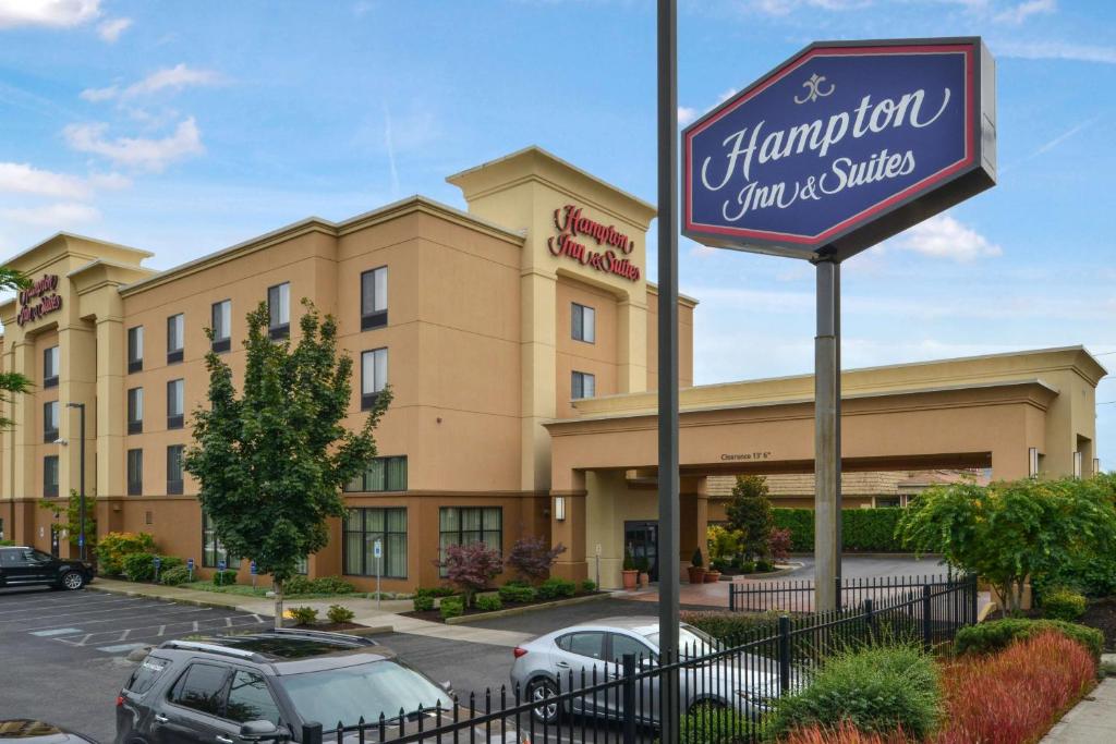 Hampton Inn & Suites Tacoma image