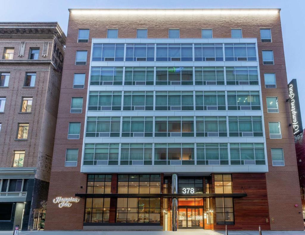 Hampton Inn Oakland Downtown-City Center image