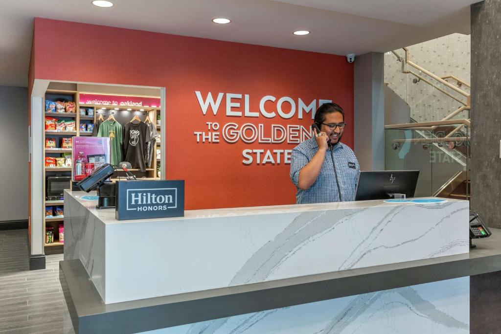 Hampton Inn Oakland Downtown-City Center photo 2