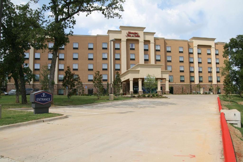 Hampton Inn & Suites Dallas Arlington N Entertainment Dist. image