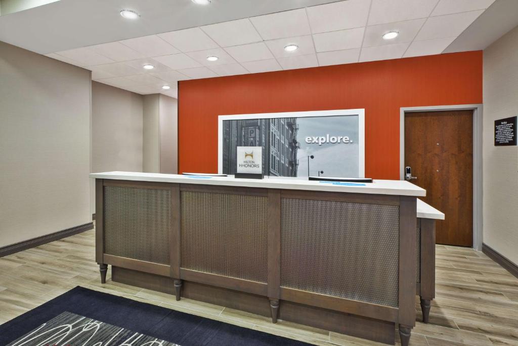 Hampton Inn by Hilton Detroit Dearborn, MI photo 3