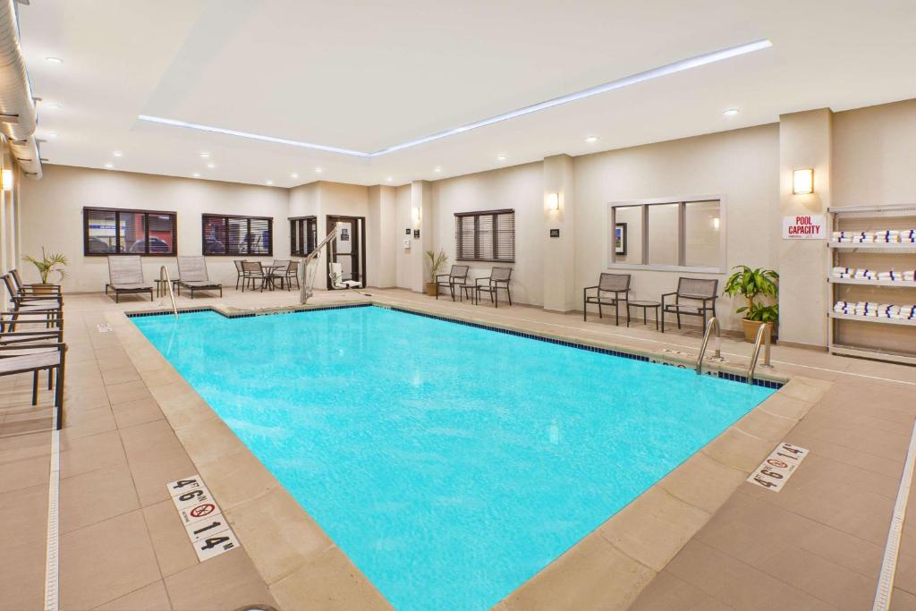 Hampton Inn by Hilton Detroit Dearborn, MI photo 4