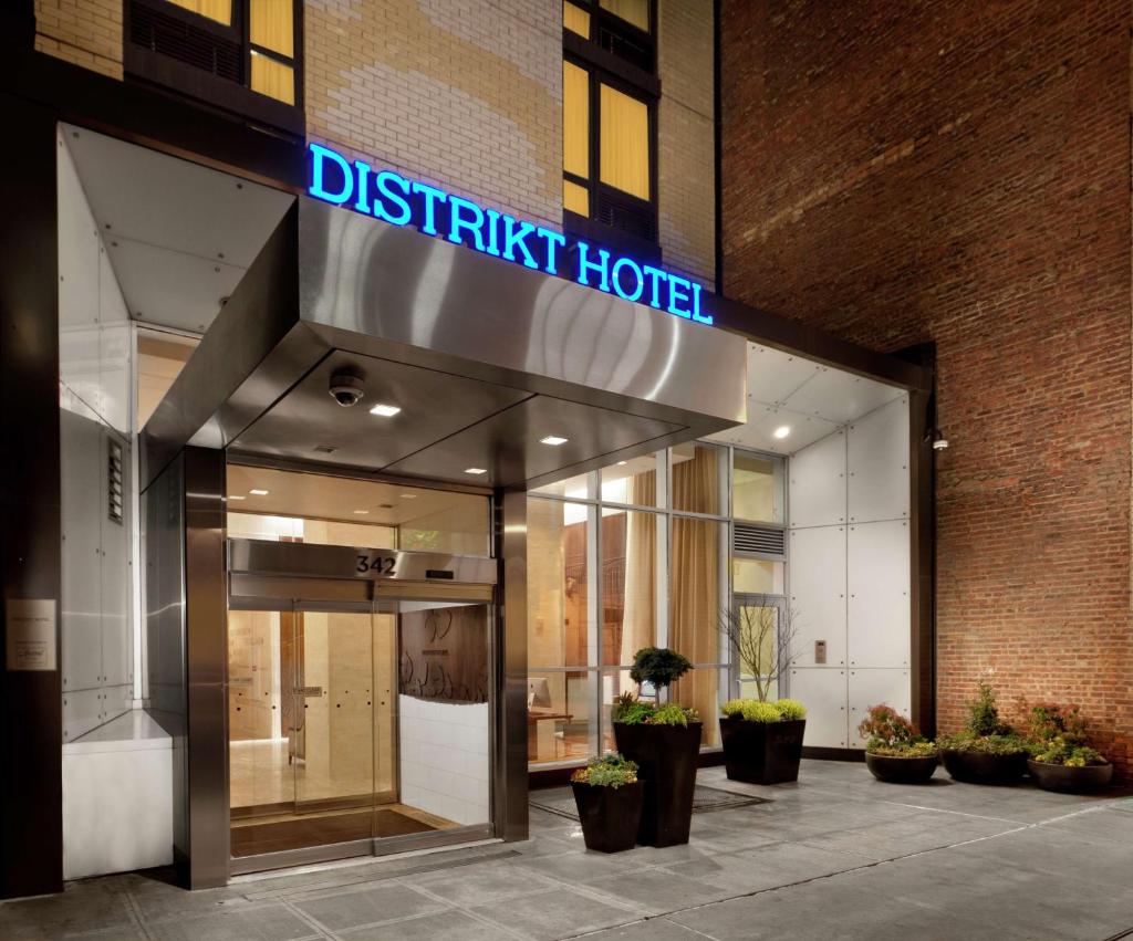 Distrikt Hotel New York City, Tapestry Collection by Hilton image