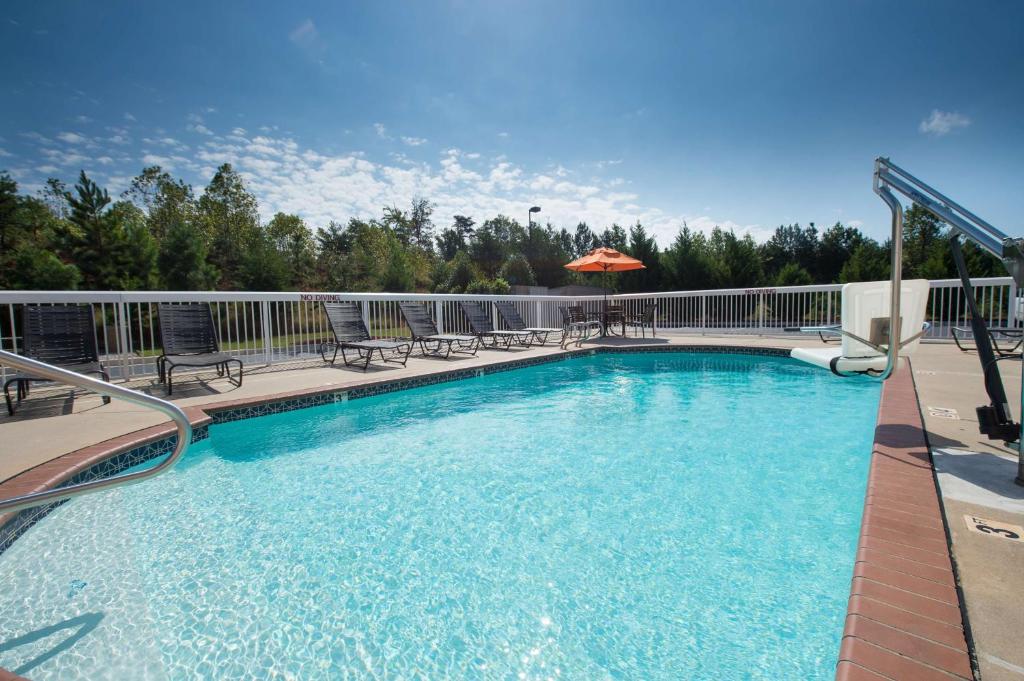 Hampton Inn Cornelia photo 3