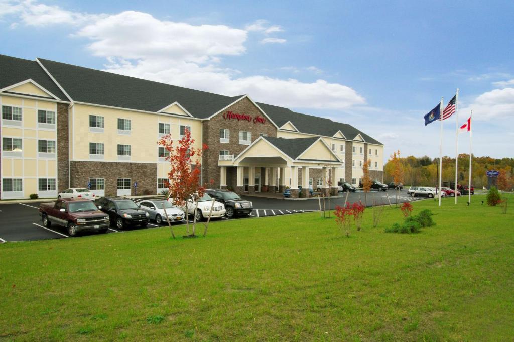 Hampton Inn Bangor image
