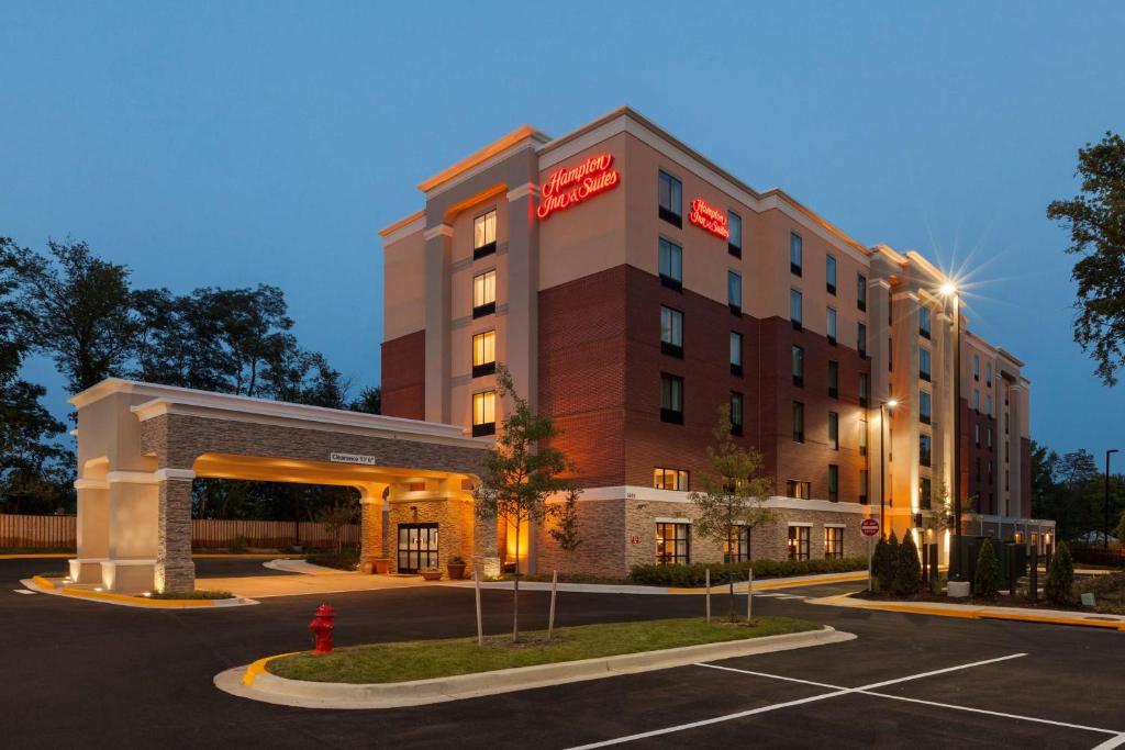 Hampton Inn & Suites Camp Springs/Andrews AFB image