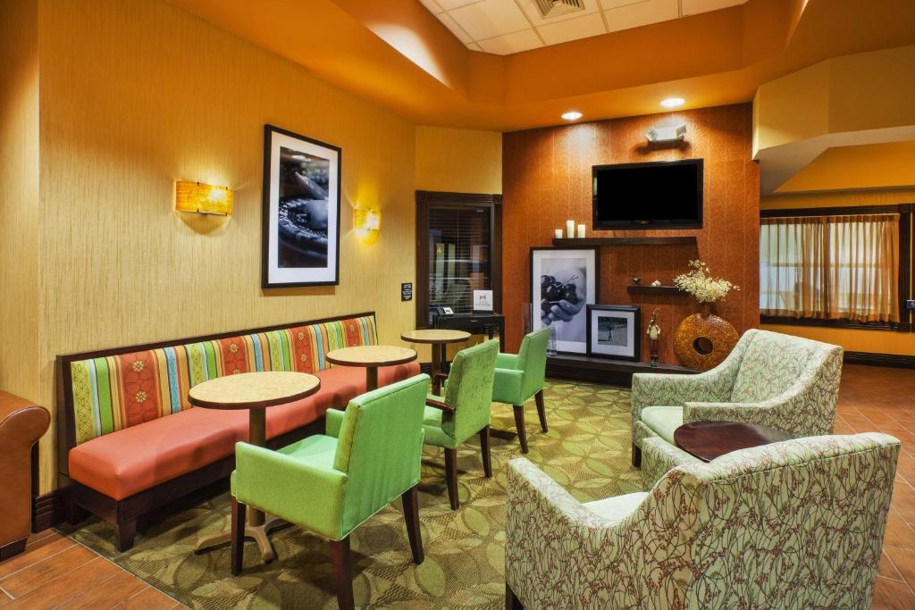 Hampton Inn Gaylord photo 2