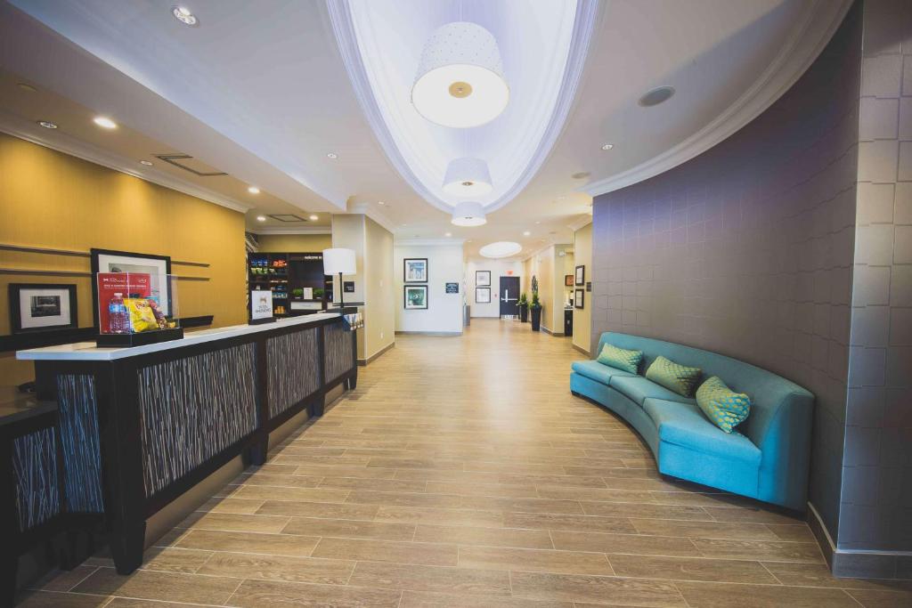 Hampton Inn & Suites by Hilton Bolton photo 2
