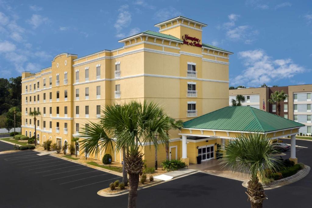 Hampton Inn & Suites Lake City image