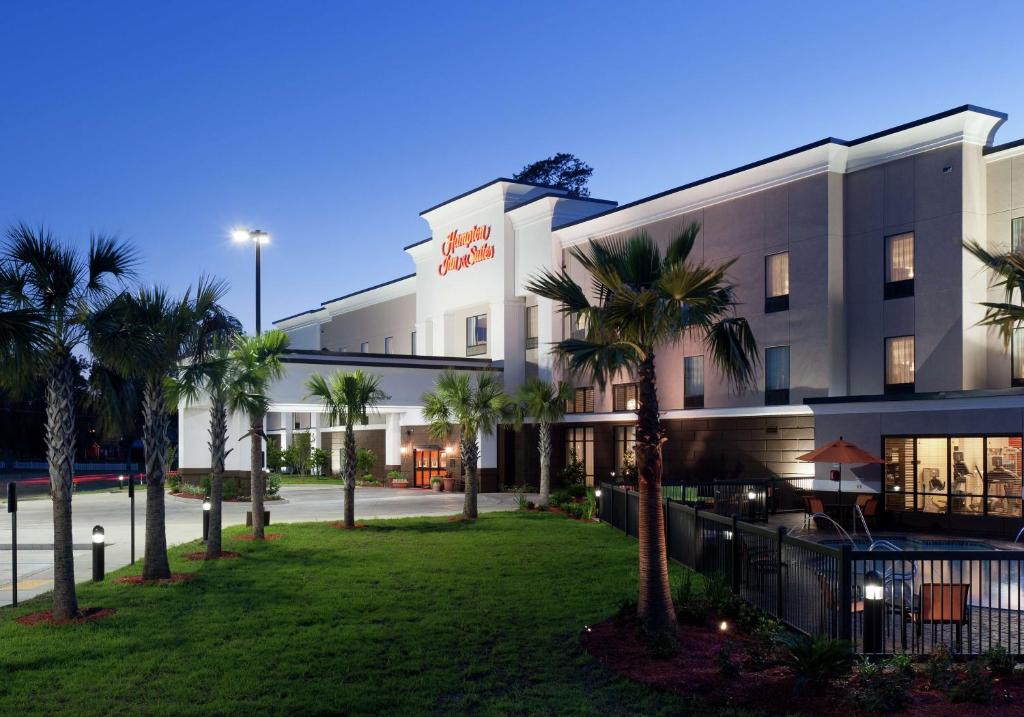 Hampton Inn & Suites Marksville image